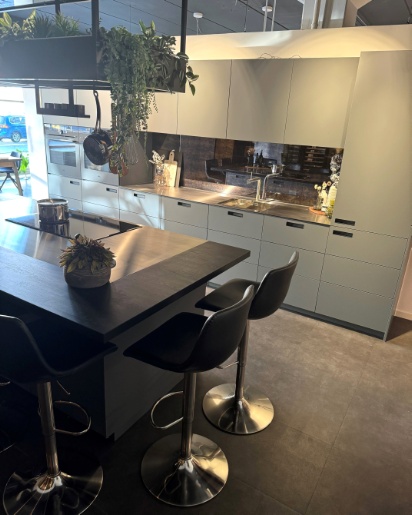 S19 klippegrå køkken fra Svane Køkkenet