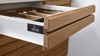 Svane Køkkenet MASSIV indretning af skuffer og skabe